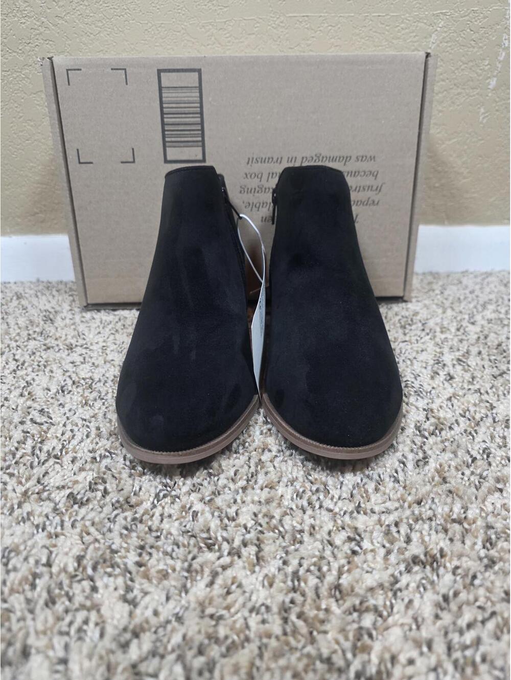 Amazon Essentials Women’s Ankle Boot Black Microsuede 8.5